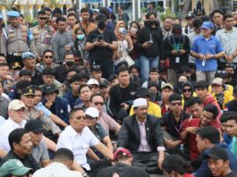 Duduk Bersama Massa, Kapolda Pastikan Unjuk Rasa di DPRD Bengkulu Kondusif