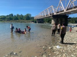 Penebalan Pengamanan Obyek Wisata, Personel Polres Kaur Siaga di Jembatan Padang Guci