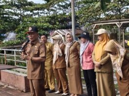 Pemerintah Kota Bengkulu Bersihkan Puing-Puing Pondok di Kawasan Pantai Panjang
