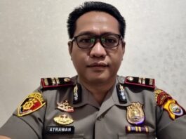 DITEMUKAN TERKUBUR PELEPAH SAWIT, POLSEK PENARIK RAYA DAN WARGA UNGKAP PENCURIAN MOTOR DI MUKOMUKO