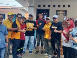 MERDEKA DENGAN PEDULI, USIN ABDISYAH & SUDISMAN PIMPIN HANURA BANTU WARGA PENGANTUNGAN